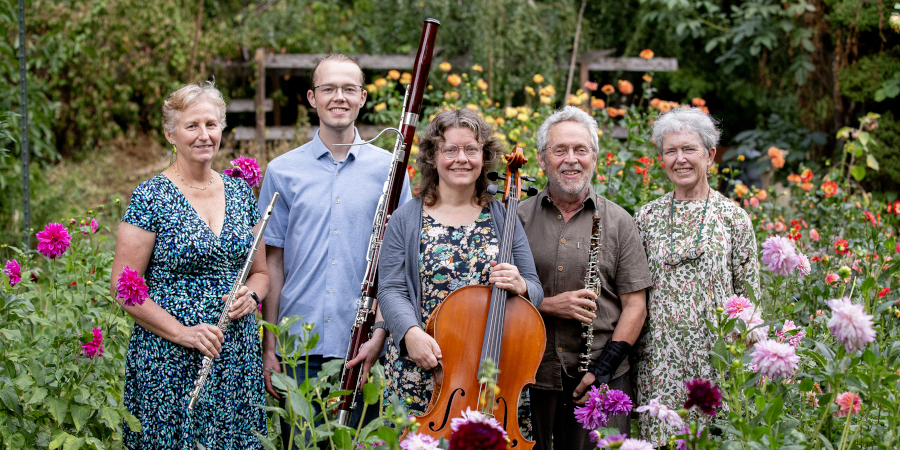 Group photo of the Meadowlark Players standing in a garden